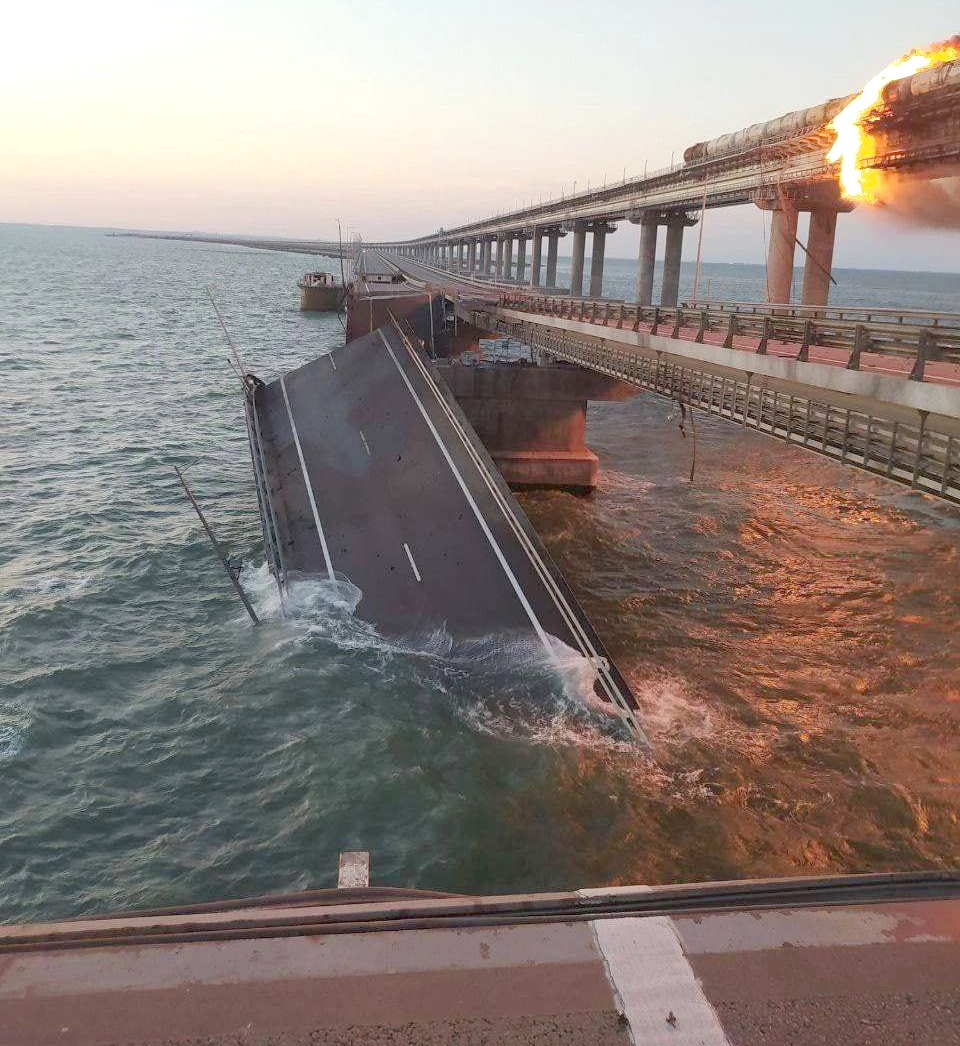 Zerstörte Krim-Brücke