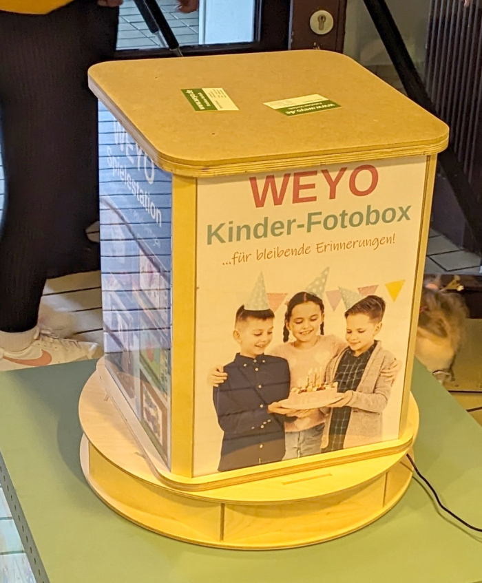 Werbevitrine mit Drehscheibe selbstgebaut