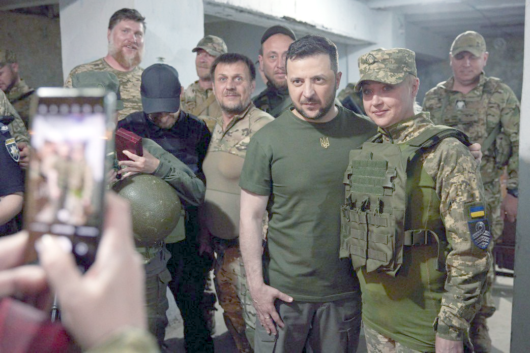 Selenskyj mit Soldaten