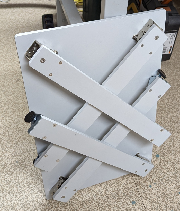 Zusätzlicher Kasten mit PC