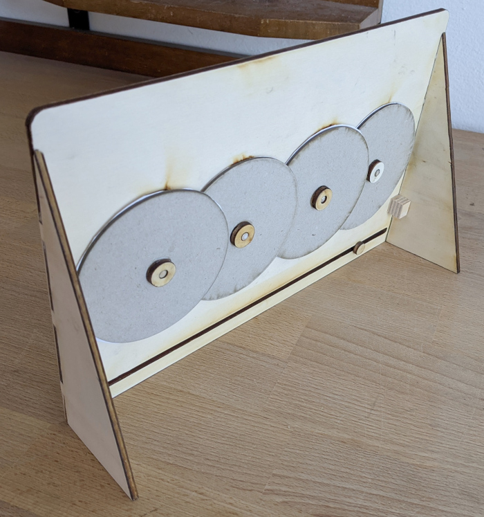 Quarantäne‑Countdown – Holz vs. Pappe