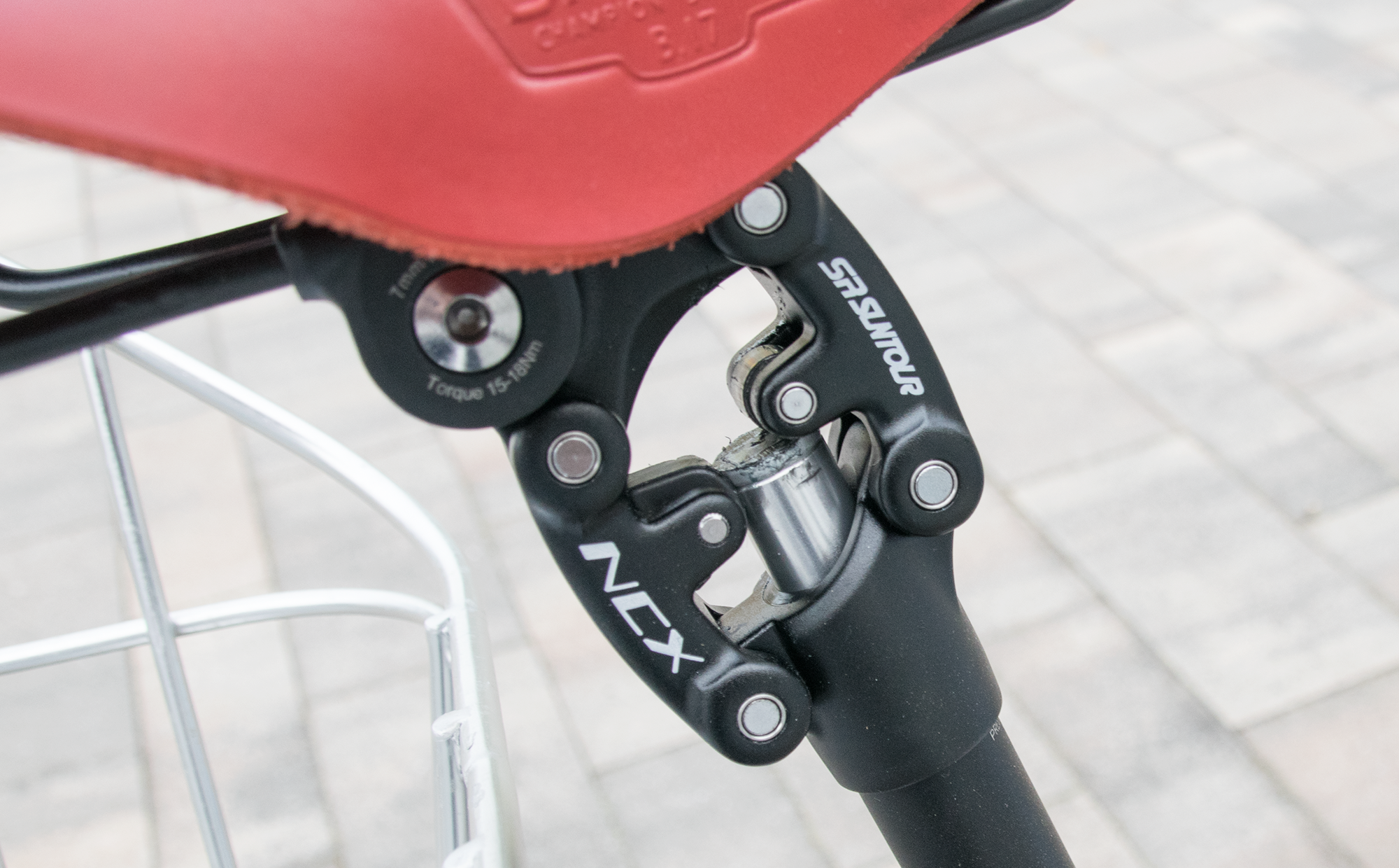 SR Suntour SP12-NCX ist eine Parallelogrammsattelstütze