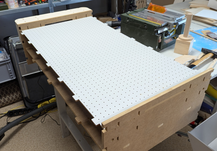 CNC‑gefrästes Lochraster