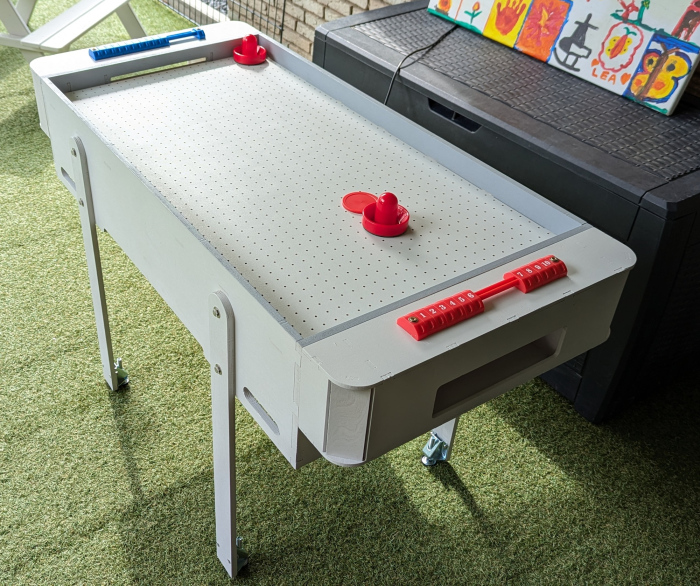 Fertiges Gerät mit Füßen